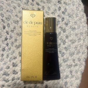 Cle de peau fortifying emulsion